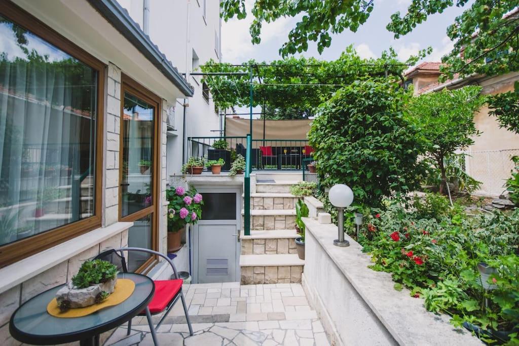 Apartmán Marjan Hill 3-br Apt,5 Guests Private Garden Near *