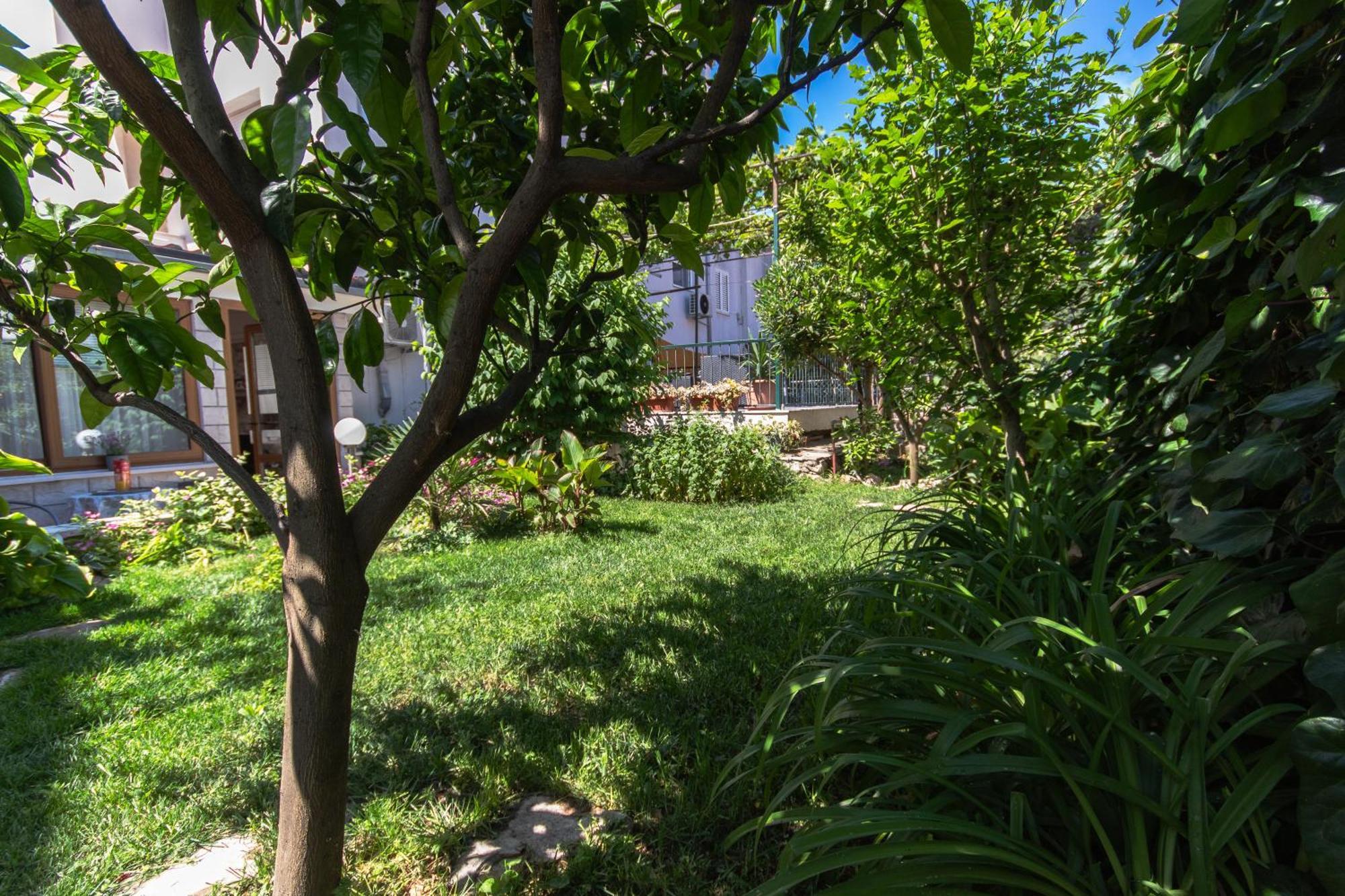 Marjan Hill 3-br Apt,5 Guests Private Garden Near Apartmán