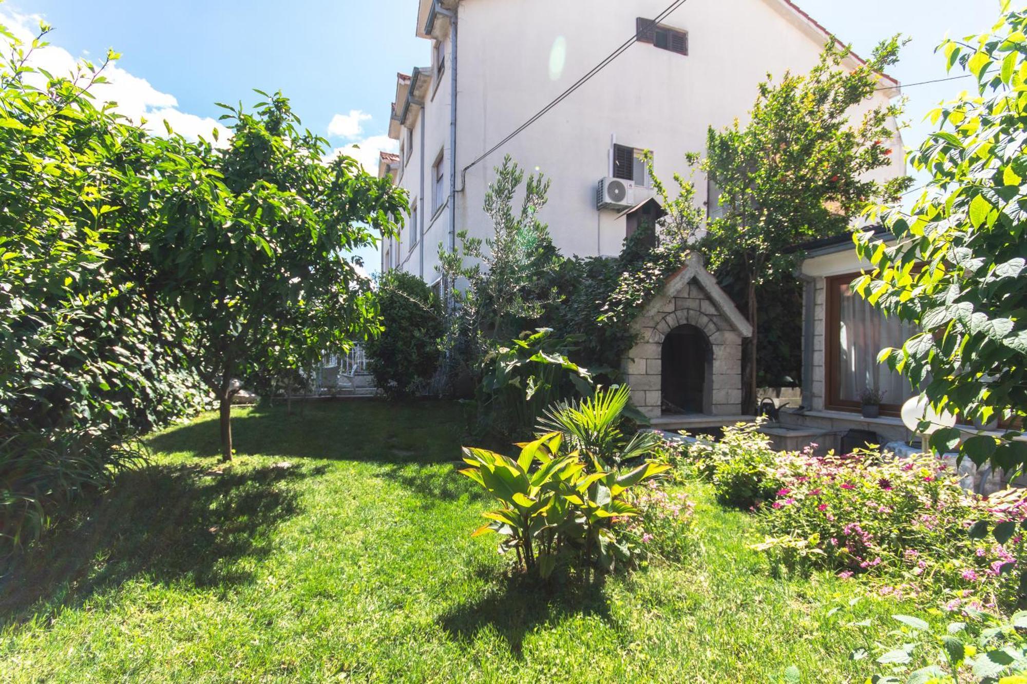 Marjan Hill 3-br Apt,5 Guests Private Garden Near Lägenhet Split