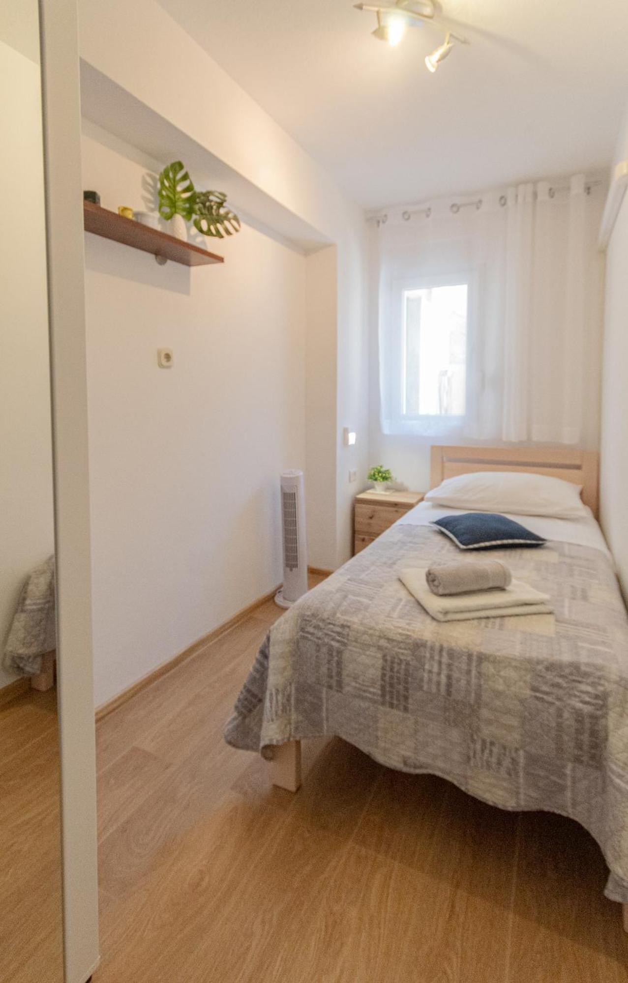 Apartmán Marjan Hill 3-br Apt,5 Guests Private Garden Near