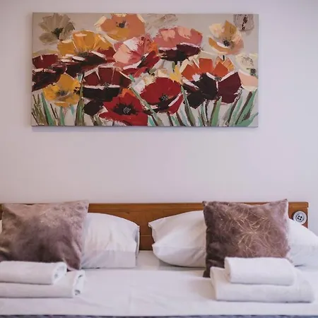 Marjan Hill 3-Br Apt,5 Guests Private Garden Near Beach Split Exterior foto